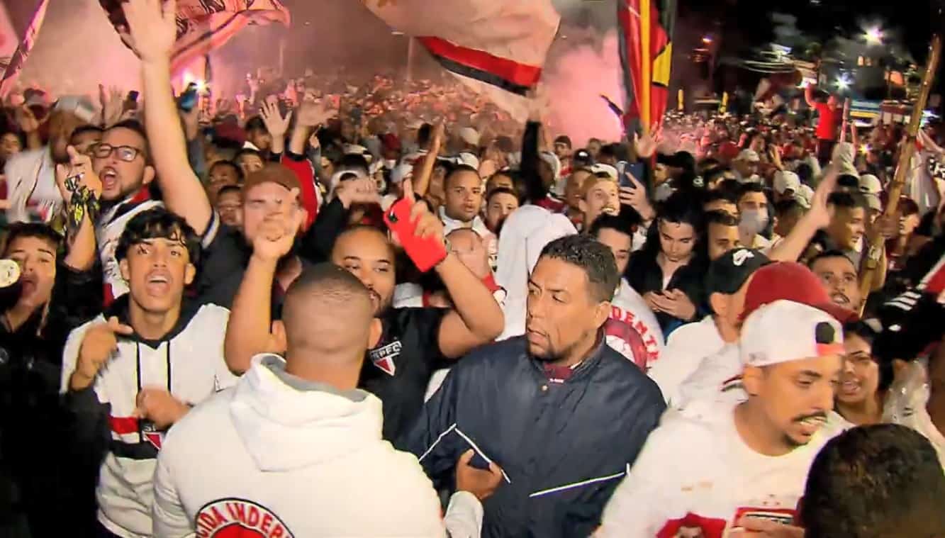 Apresentador da Globo detona atitude da torcida do São Paulo