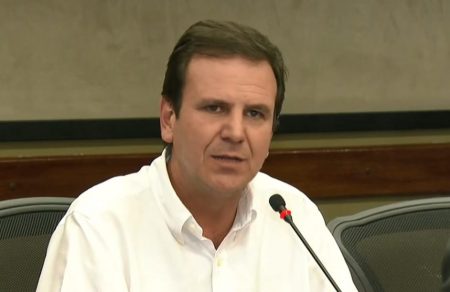 Prefeito Eduardo Paes reage após ser questionado sobre suspender o BBB 2021 durante o lockdown