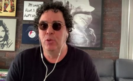 Casagrande se emociona ao falar da morte de Maradona na Globo