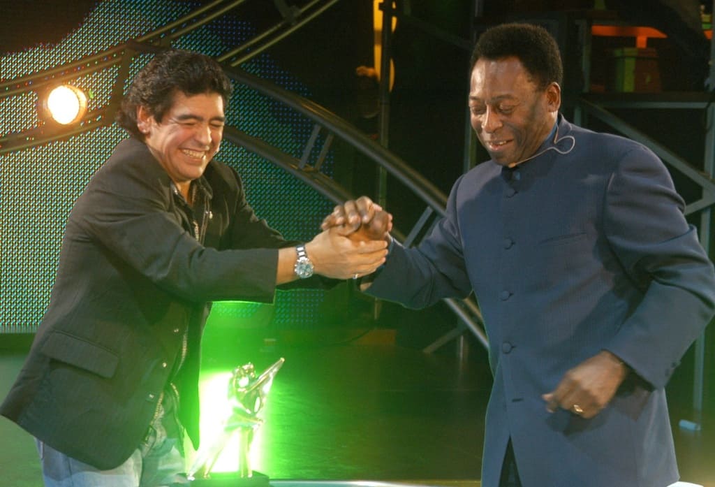Pelé presta homenagem para Maradona nas redes sociais