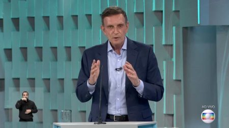 Em debate, Crivella evita chamar Globo de “Globolixo”; web se revolta com homofobia