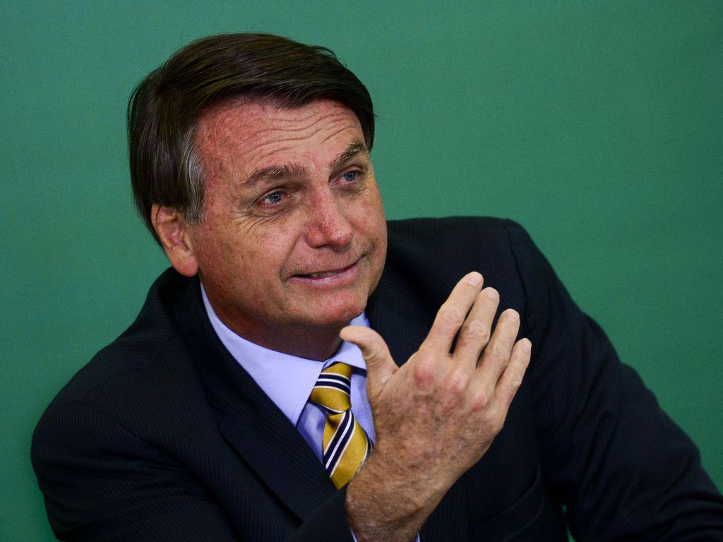 Bolsonaro acusa Globo de fake news após erro de repórter ao vivo