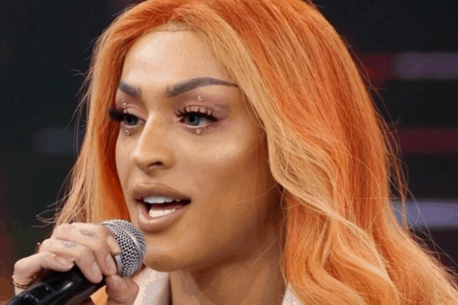 Pabllo Vittar faz desabafo sobre restrições do YouTube e faz acusação séria