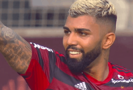 Gabigol põe sunga branca apertadinha e deixa torcedor animado