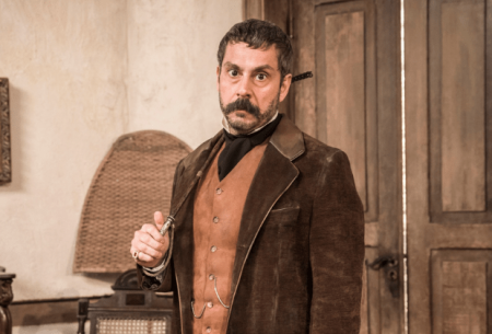 Alexandre Nero renova contrato com a Globo