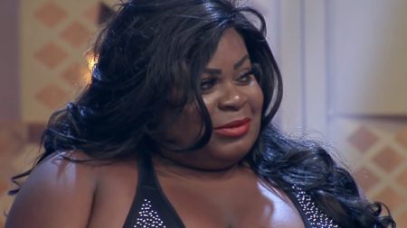 Jojo Todynho fica impressionada com vibrador e arranca risos dos fãs
