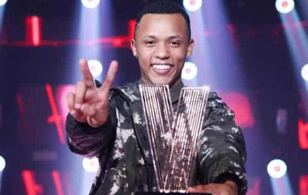 Campeão do The Voice Brasil 2020 sofre acidente de carro e é hospitalizado