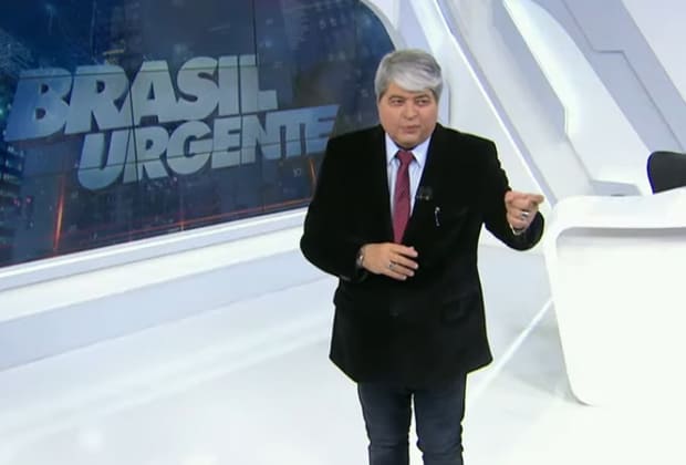 Ao vivo, Datena lamenta e critica aglomeração provocada por Bolsonaro