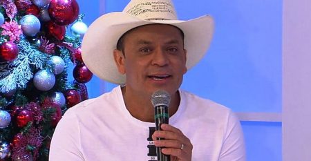 Frank Aguiar revela que foi flagrado por Simone e Simaria em situação íntima