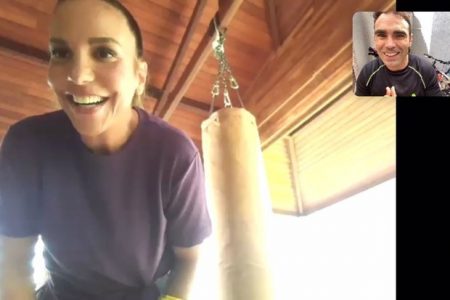 Ivete Sangalo surge dando muitos socos em aula de boxe à distância