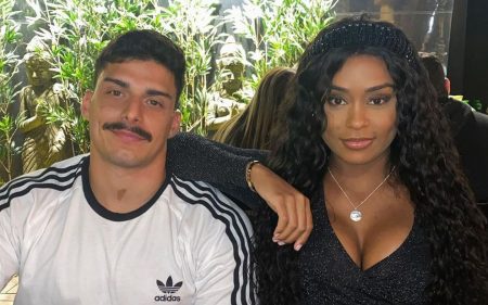 MC Rebecca dá presente caríssimo ao namorado, ganha pulseira e vira meme