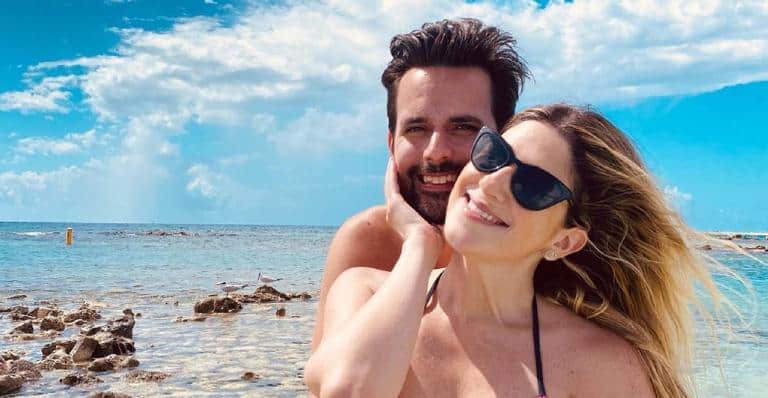 Dani Calabresa viaja pelo Caribe com o namorado e faz declaração apaixonada