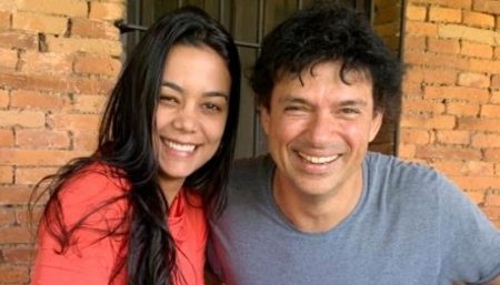 Jorge Vercillo impressiona os seguidores ao aparecer rodeado de abelhas
