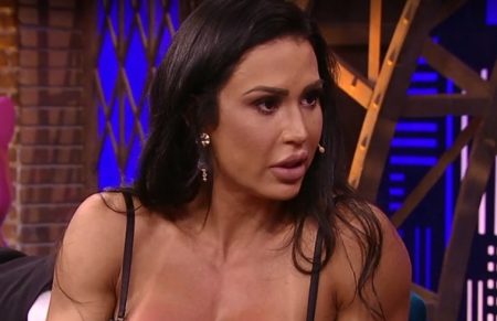 Gracyanne Barbosa mostra o que estava fazendo no momento exato da virada de ano