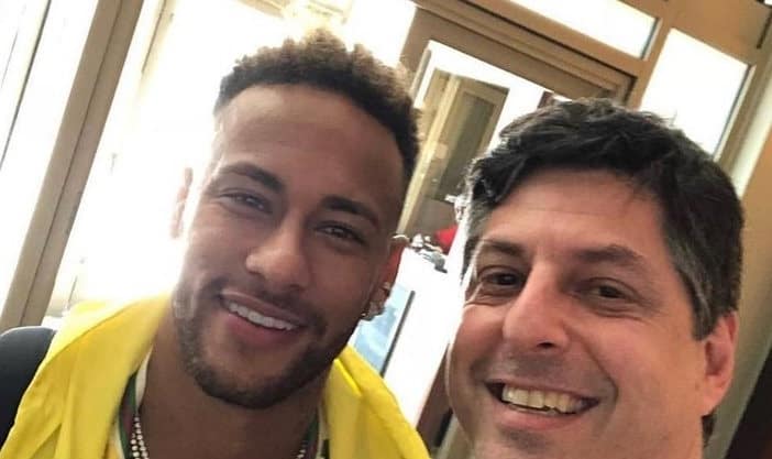 Repórter de Os Donos da Bola do RJ curte festa de Neymar e polemiza