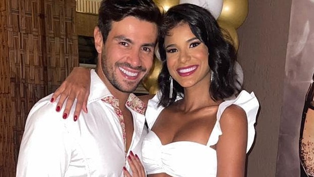 Mariano e Jakelyne Oliveira trocam declarações de amor em momento especial