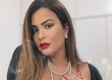 Geisy Arruda anima seguidores ao surgir com look ousado durante live