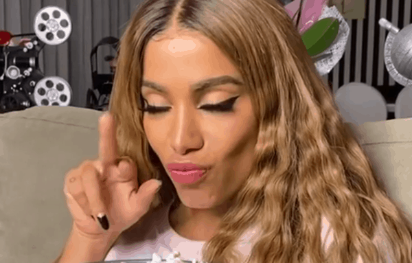 Anitta posta vídeo ousado rebolando de biquíni e chama a atenção