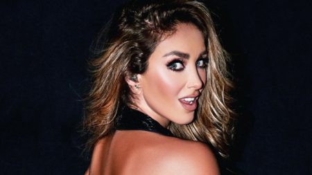 Anahí afirma que se infectou com Covid-19 no reencontro do RBD