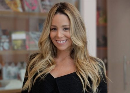 Danielle Winits põe biquíni ousadíssimo e sensualiza em vídeo