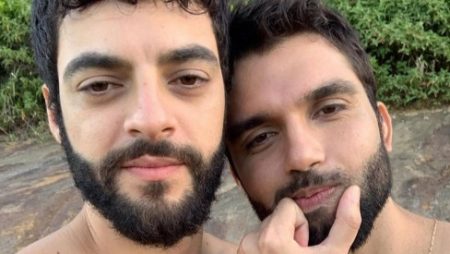 Cantor Silva volta namoro com estilista e faz viagem especial