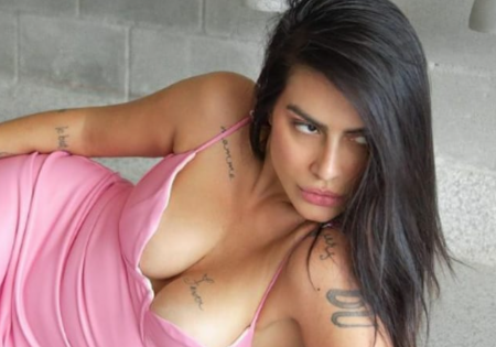 Cleo Pires toma atitude ousada ao postar foto de biquíni e salto alto