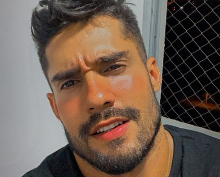 Público diz que participante gato do BBB 2021 é gay após foto com amigos
