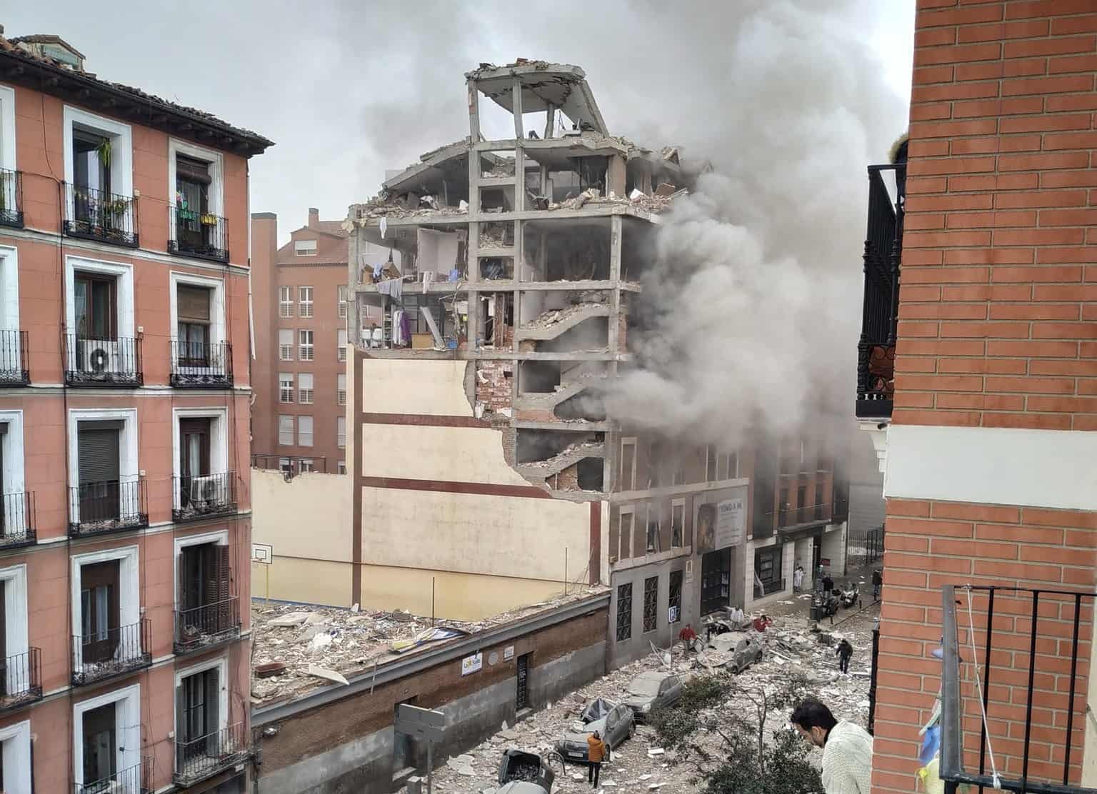 GloboNews entra com plantão e anuncia tragédia em um prédio na Espanha