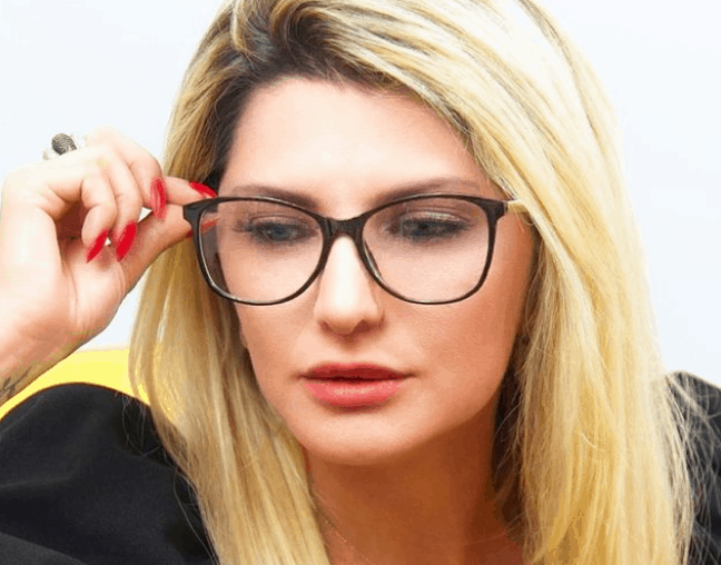 Antonia Fontenelle tem rede social derrubada, desabafa e cita atitude de Xuxa