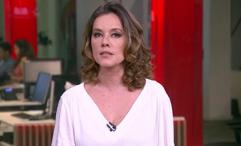 Ao vivo na GloboNews, Natuza Nery ativa SIRI no celular - OFuxico
