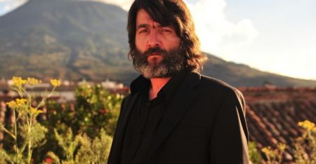 Flor do Caribe – Capítulo de Segunda-feira (25/01): Dom Rafael pede perdão a Chico