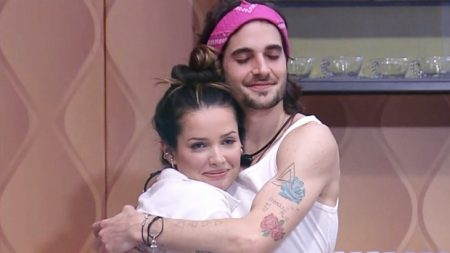 BBB 2021: Finalistas, Fiuk e Juliette protagonizam selinho durante a madrugada