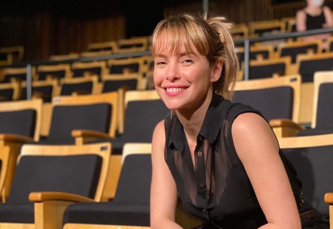 Fernanda Nobre confessa relacionamento aberto com diretor de teatro