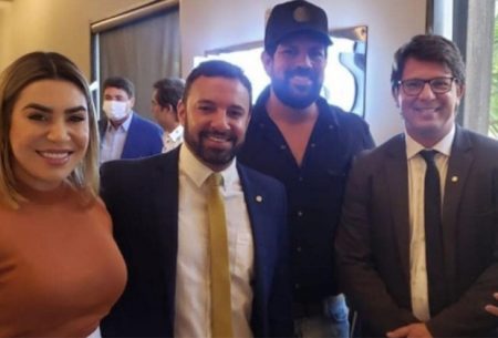 Naiara Azevedo é detonada por aparecer em evento com Bolsonaro e se pronuncia