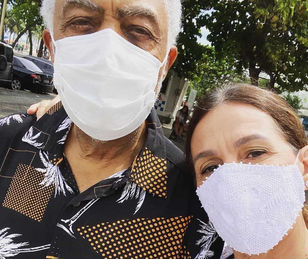 Esposa de Gilberto Gil revela que contraiu covid junto com o cantor em dezembro