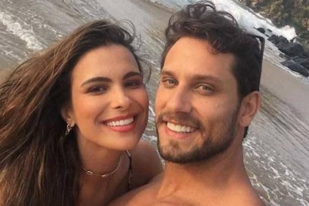 Ex-BBB Eliéser posta foto de sunga com o filho e leva internautas ao delírio