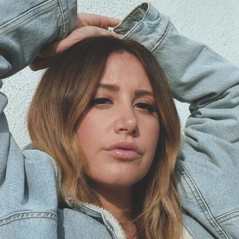À espera do primeiro filho, Ashley Tisdale mostra barrigão
