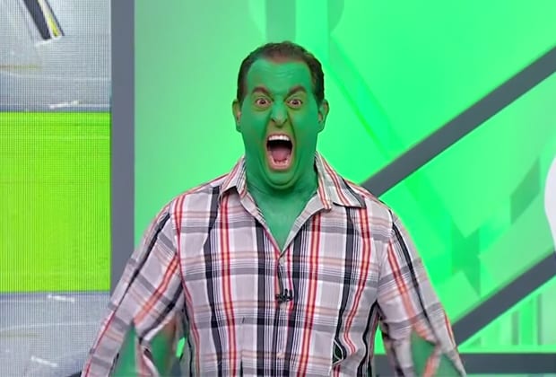 Benjamin Back surpreende e surge fantasiado de Hulk no Arena SBT