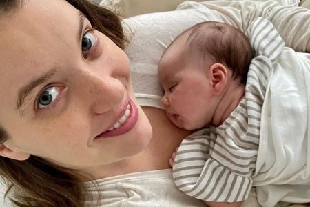 Nathalia Dill surge em família e comemora dois meses da filha