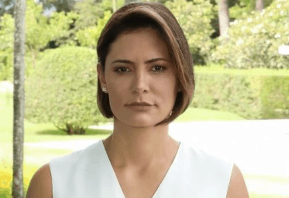 Michelle Bolsonaro chama o marido de “príncipe” e revela renúncia: “A gente perde”