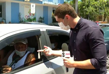 Repórter da Globo passa sufoco após motorista acelerar com microfone ao vivo