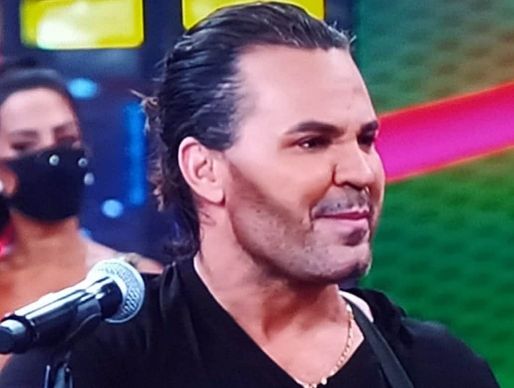 Eduardo Costa troca farpas com assistente do Faustão ao vivo na Globo