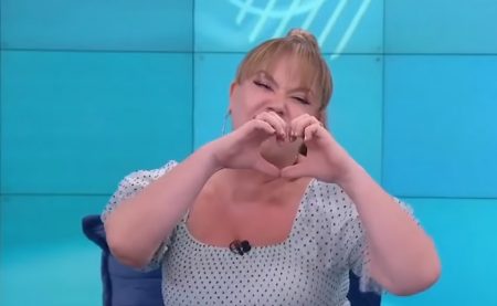 Flor Fernandez diz que SBT está em crise e desabafa ao vivo no Fofocalizando