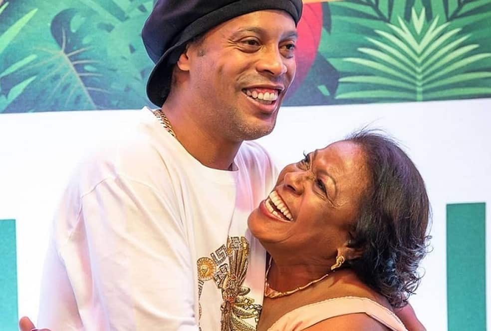 Mãe de Ronaldinho Gaúcho morre aos 71 anos, vítima da Covid-19