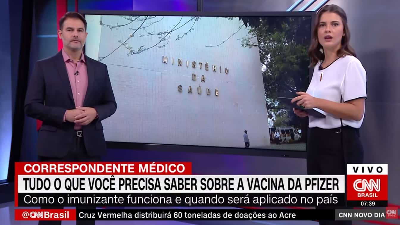 Âncora da CNN Brasil cai em pegadinha ao vivo e cita “Deide Costa” em telejornal