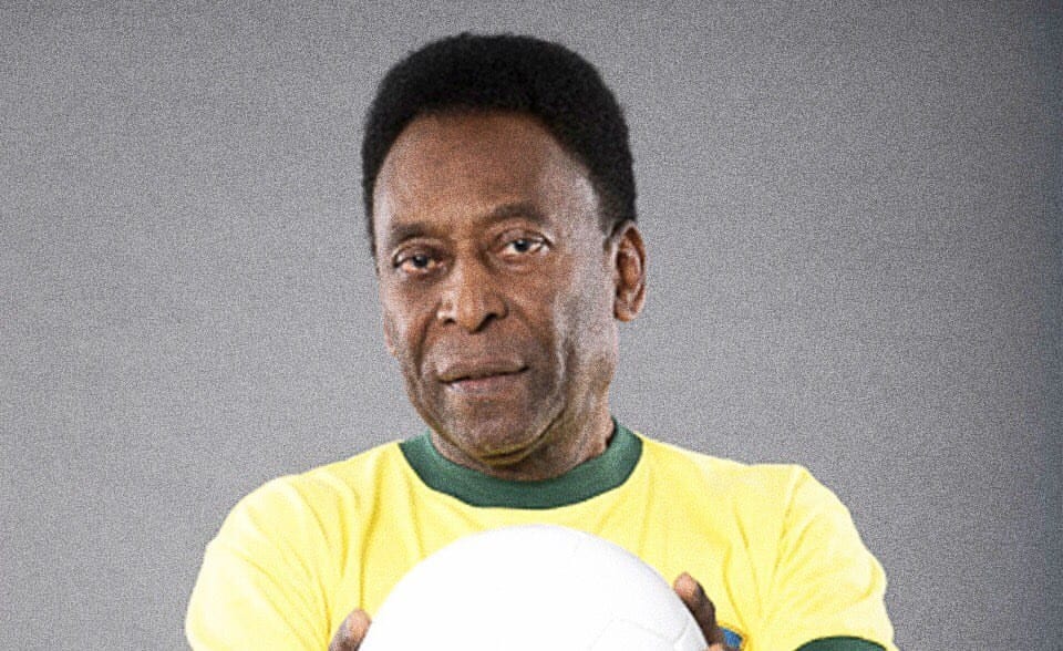 Após Roberto Carlos, Pelé é vacinado contra a Covid-19
