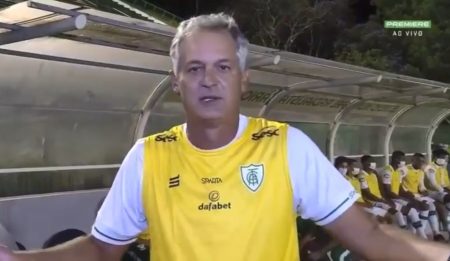 Em canal da Globo, técnico do América-MG diz que o futebol está apavorado e pede paralisação