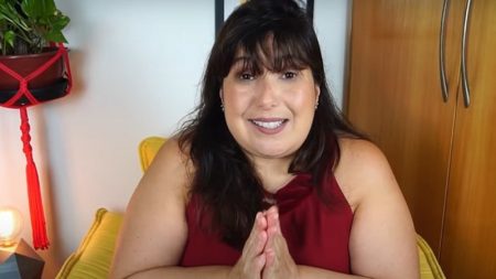 Mariana Xavier traz à tona agressão psicológica vivida durante casamento