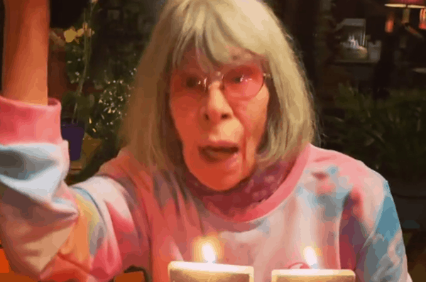 Aos 73 anos, Rita Lee é cancelada após post polêmico no Dia da Mulher