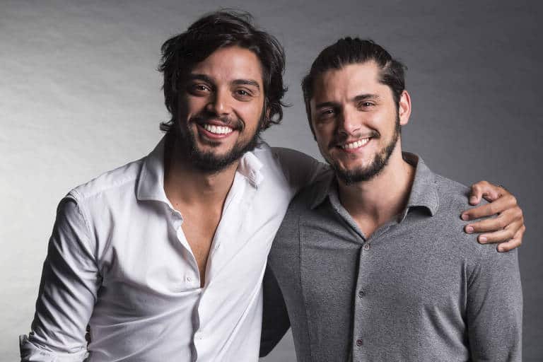 Irmãos, Rodrigo Simas e Bruno Gissoni atuarão juntos em série da Globo com a Sony